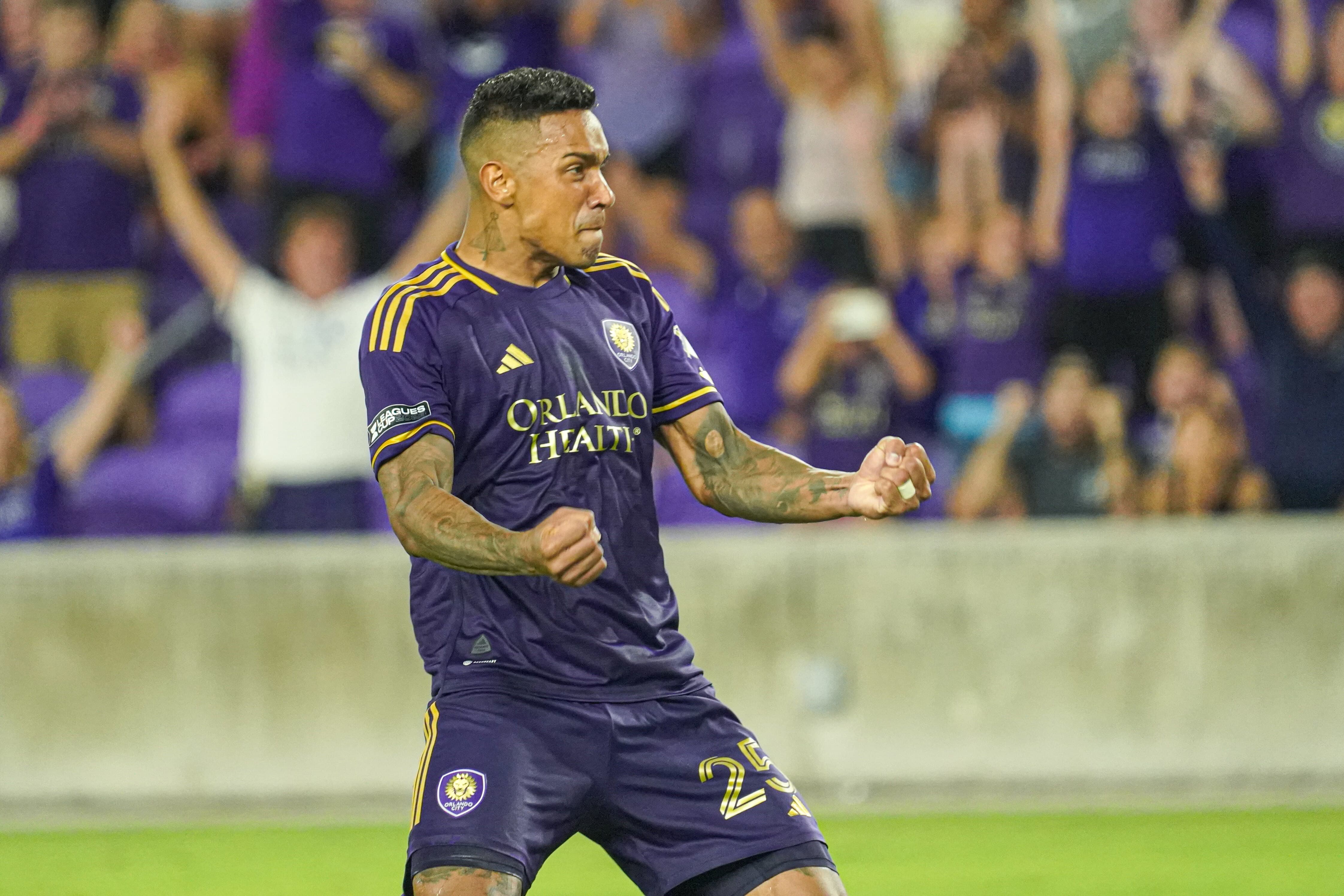 Ant&ocirc;nio Carlos e Fluminense se acertaram na &uacute;ltima janela, mas Orlando City-EUA faz jogo duro por libera&ccedil;&atilde;o - Foto: Icon sport