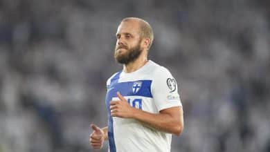 Pukki ainda tem lenha para queimar e anotou um gola&ccedil;o na goleada da Finl&acirc;ndia que n&atilde;o valeu de nada