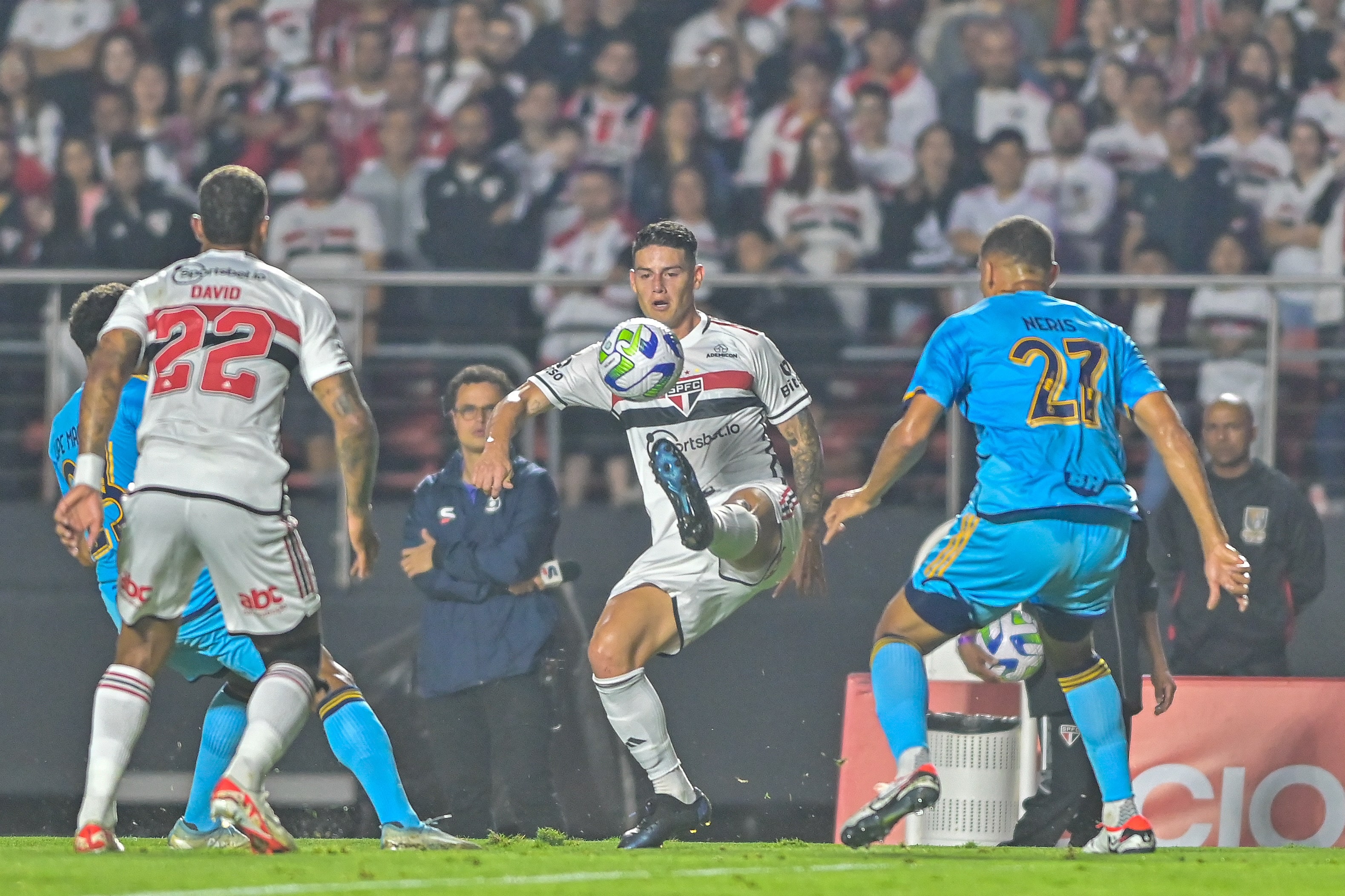 Luciano sai do banco e d&aacute; vit&oacute;ria a um sonolento S&atilde;o Paulo sobre o Cruzeiro no Morumbi