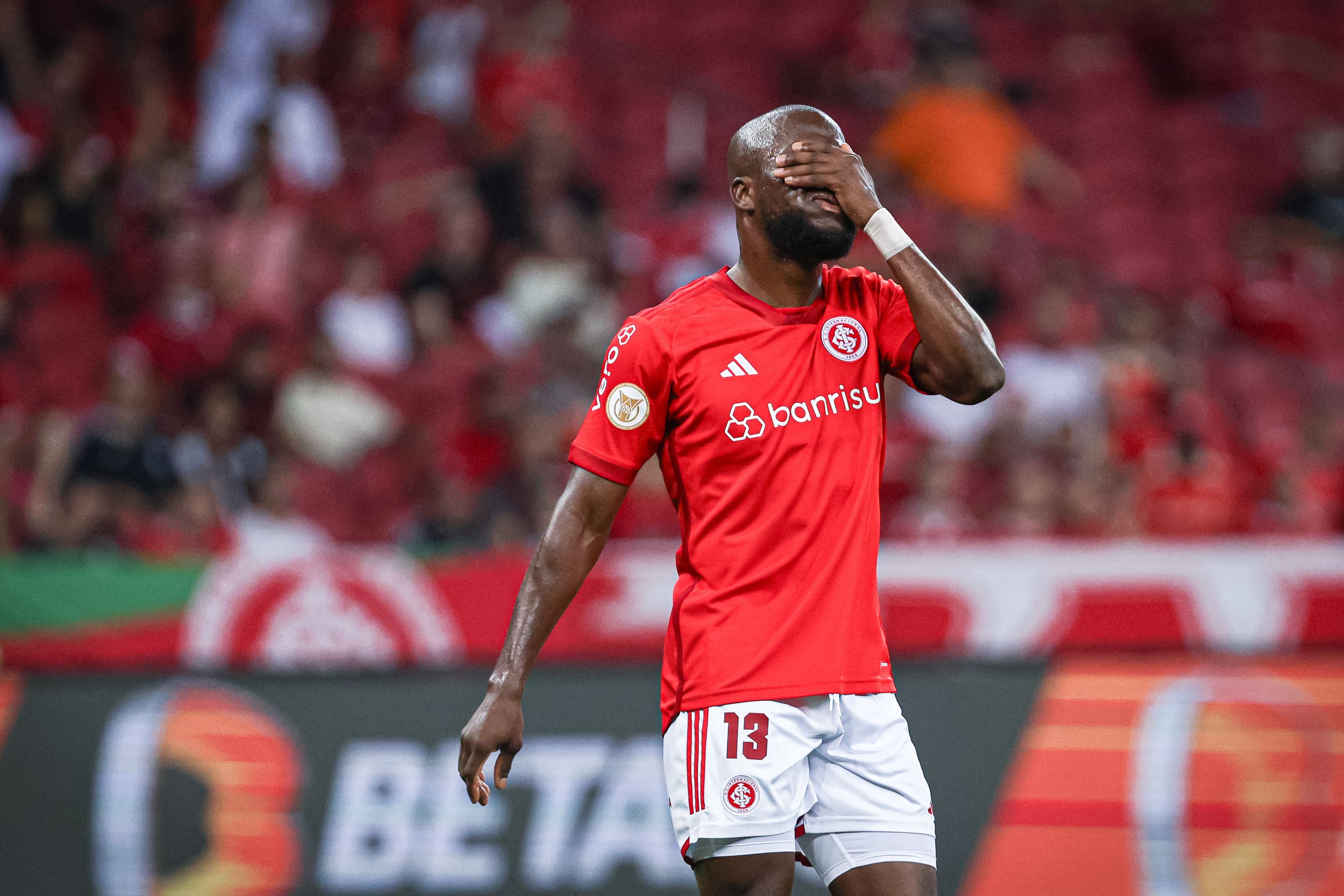 Enner Valencia n&atilde;o balan&ccedil;ou as redes contra o Fluminense mais uma vez e viu a torcida tricolor ironiz&aacute;-lo nas arquibancadas ap&oacute;s chances perdidas na Libertadores - Foto: Icon Sport