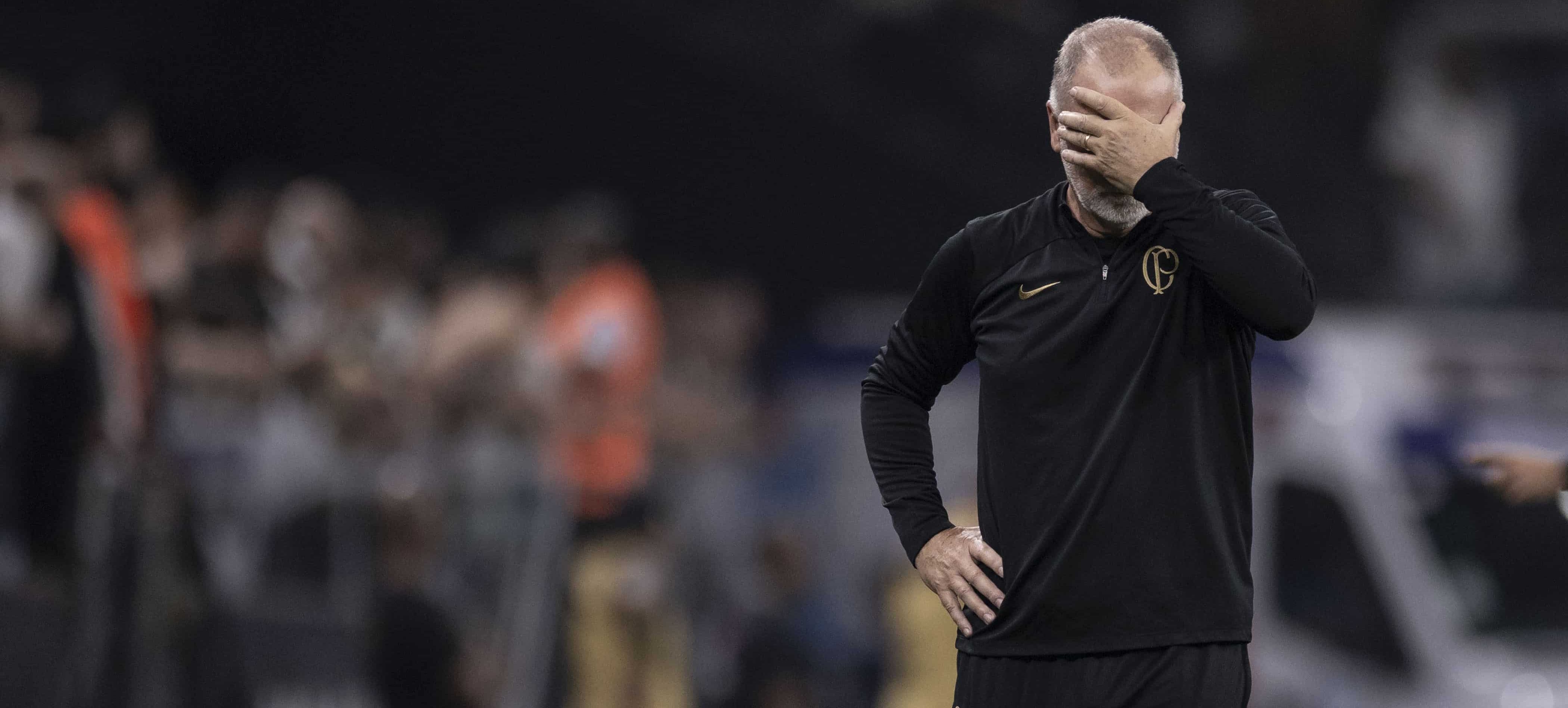 Corinthians n&atilde;o jogava nada com Mano, mas demiss&atilde;o n&atilde;o ser&aacute; solu&ccedil;&atilde;o