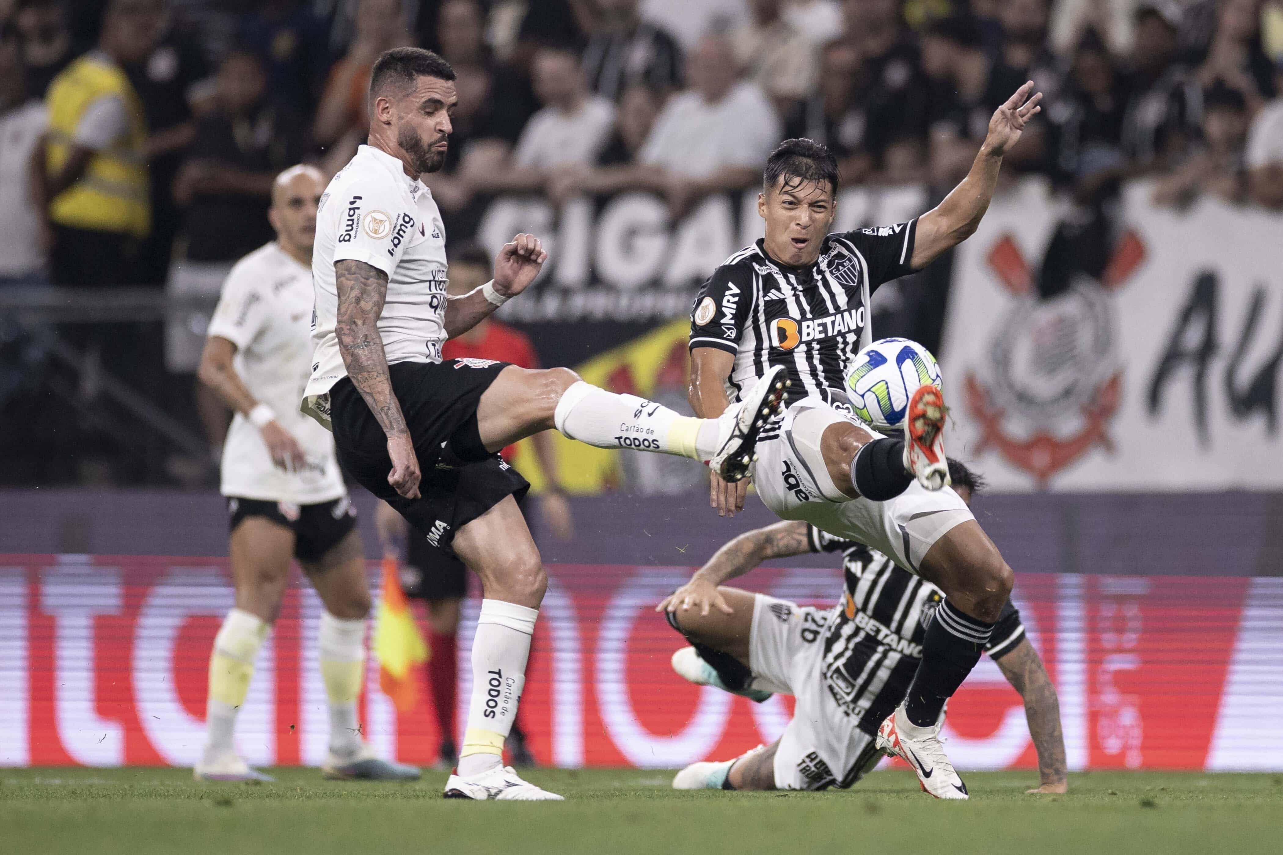 Em pelot&otilde;es diferentes, Corinthians e Atl&eacute;tico-MG ficam em empate que n&atilde;o ajuda ningu&eacute;m
