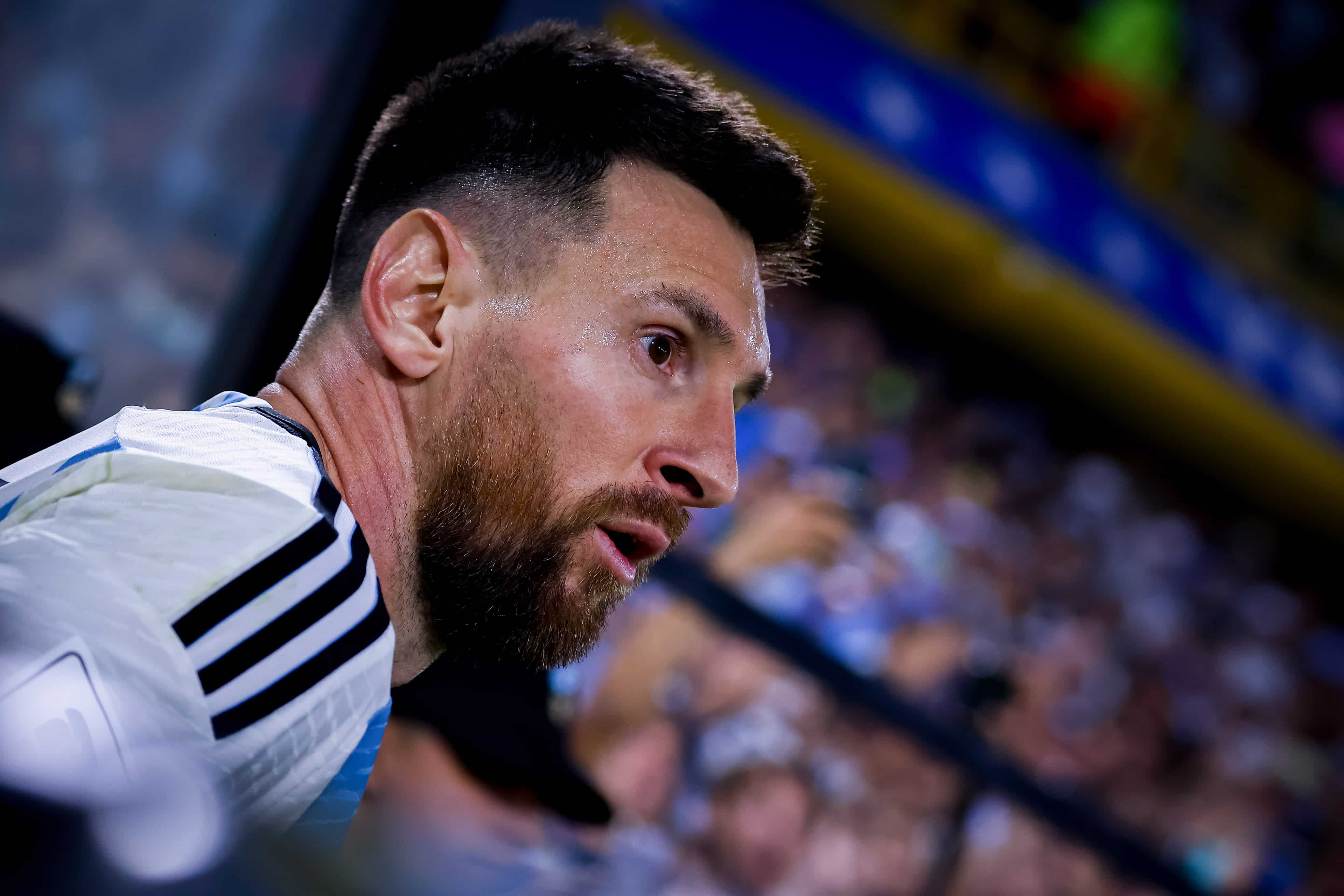 Messi est&aacute; ansioso para enfrentar Brasil em &lsquo;jogo especial&rsquo; ap&oacute;s trope&ccedil;o da Argentina nas Eliminat&oacute;rias