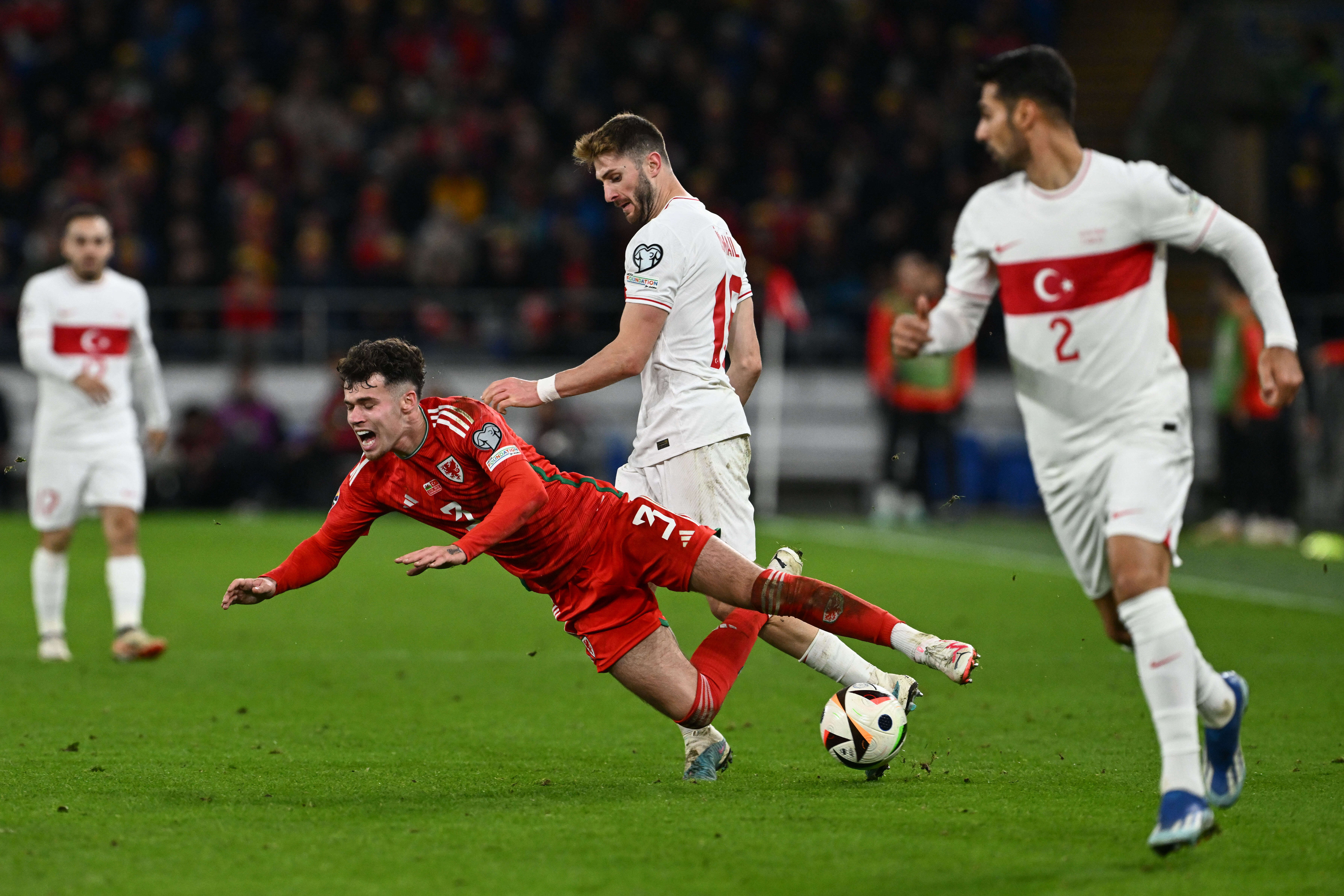 Gales n&atilde;o conseguiu fazer nem a sua parte e vai para a repescagem da Eurocopa ap&oacute;s empate com a Turquia