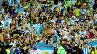 Confus&atilde;o com torcedores, guardas e pol&iacute;cia suspende in&iacute;cio de Brasil x Argentina no Maracan&atilde;