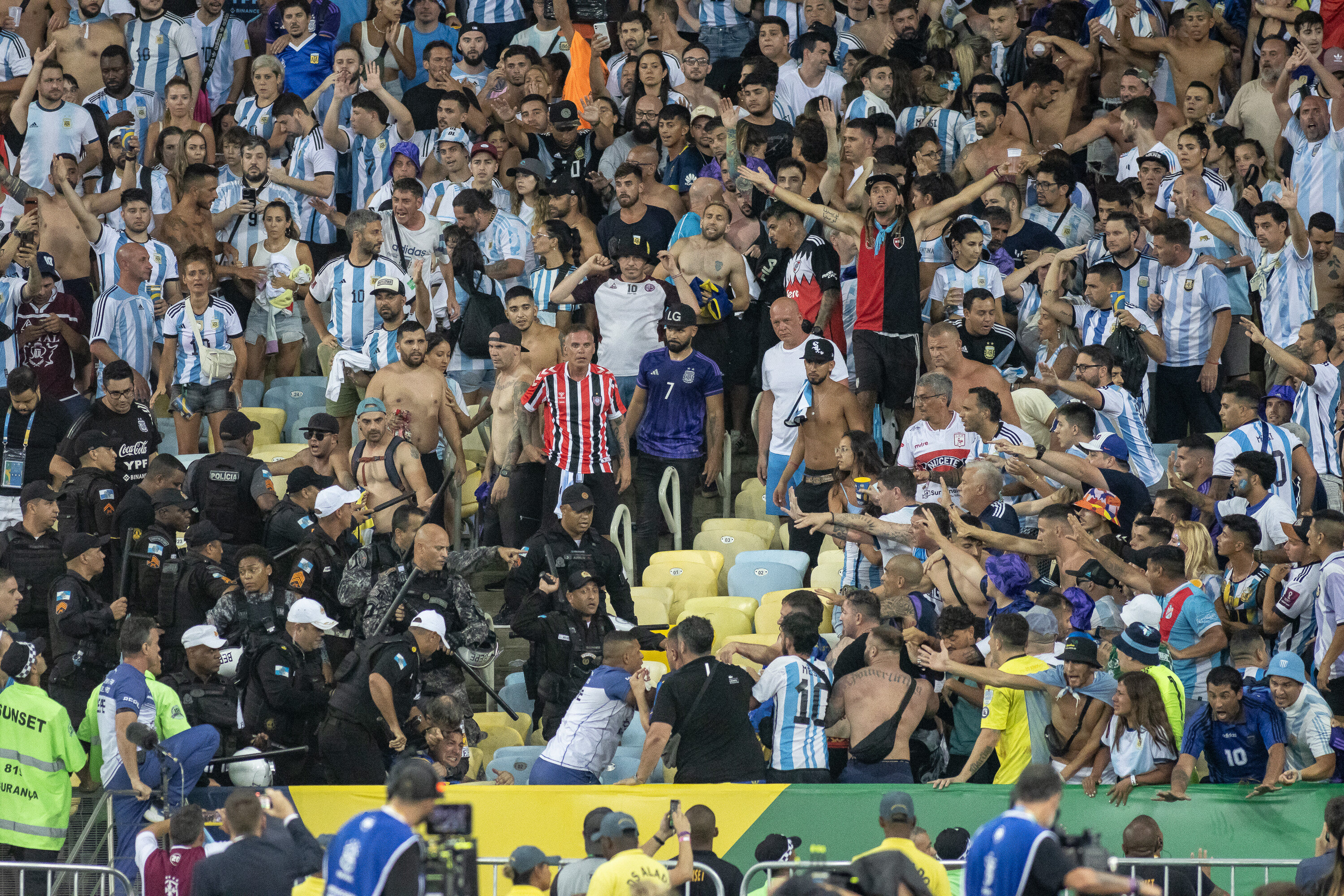 Argentinos detidos por confus&atilde;o em Brasil x Argentina acabam soltos; excesso da Pol&iacute;cia ser&aacute; investigado