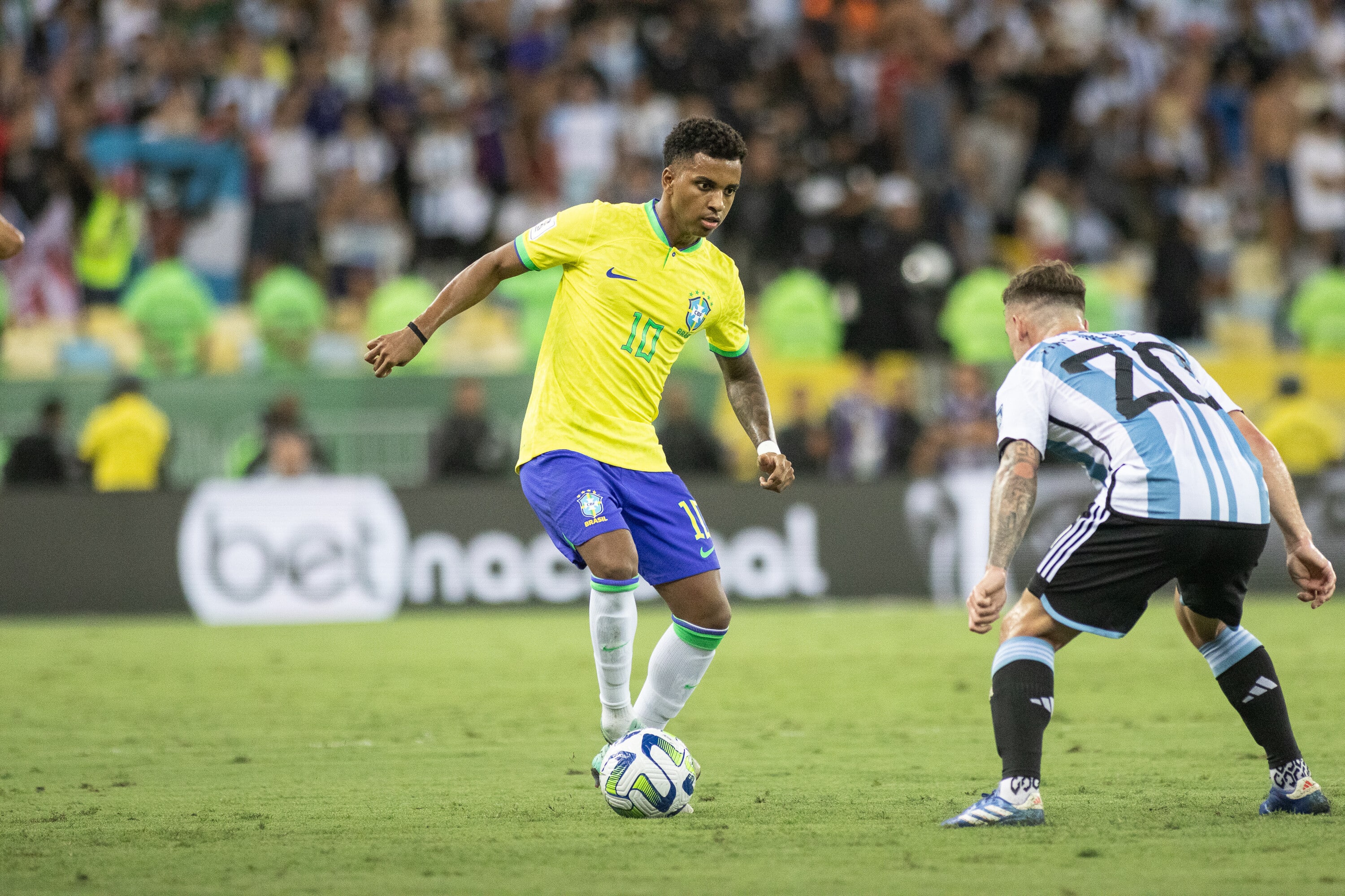 Rodrygo repudia ataques em suas redes sociais ap&oacute;s derrota para Argentina: &lsquo;Racistas est&atilde;o sempre de plant&atilde;o&rsquo;
