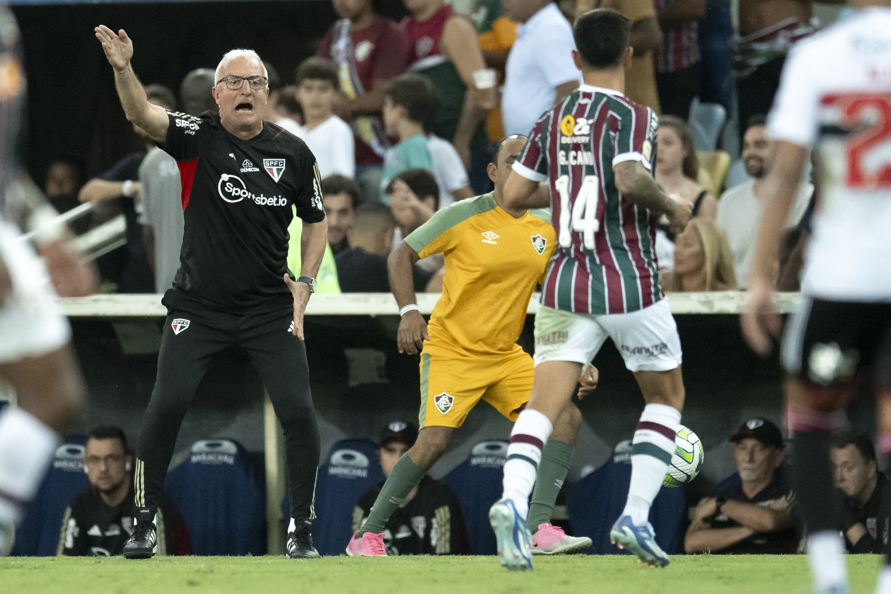 Dorival diz que arbitragem teve interfer&ecirc;ncia direta em mais uma derrota do S&atilde;o Paulo fora de casa