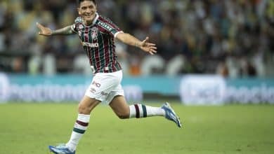 Com gola&ccedil;os de Cano e John Kennedy, Fluminense repete 2009 e rebaixa Coritiba para a S&eacute;rie B