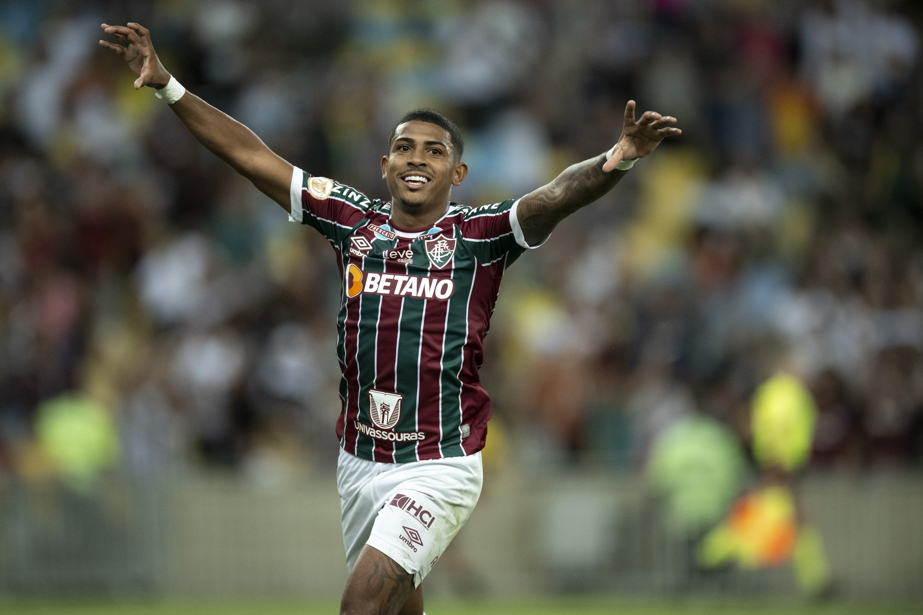 Em grande atua&ccedil;&atilde;o, John Kennedy fez um gola&ccedil;o e sacramentou a vit&oacute;ria do Fluminense sobre o Coritiba - Foto: Icon sport