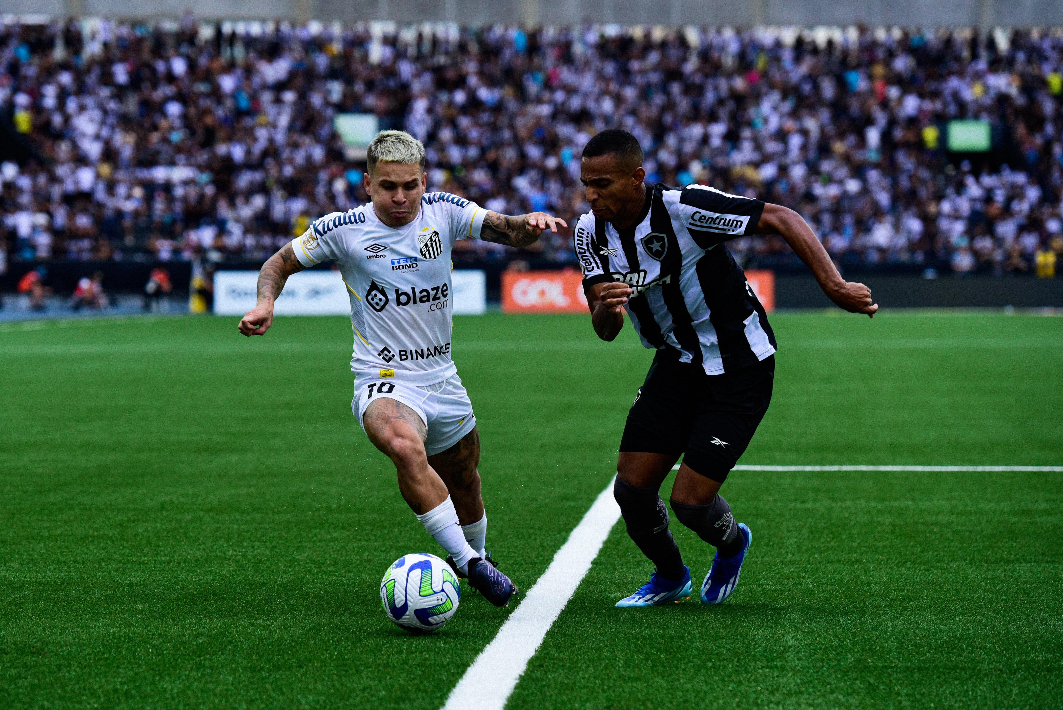 Cada dia mais melanc&oacute;lico, Botafogo leva empate do Santos nos acr&eacute;scimos e v&ecirc; t&iacute;tulo (ainda mais) longe
