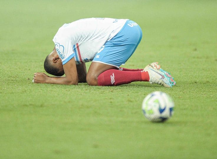 São Paulo enfim vence a primeira fora de casa e afunda o Bahia na Fonte Nova