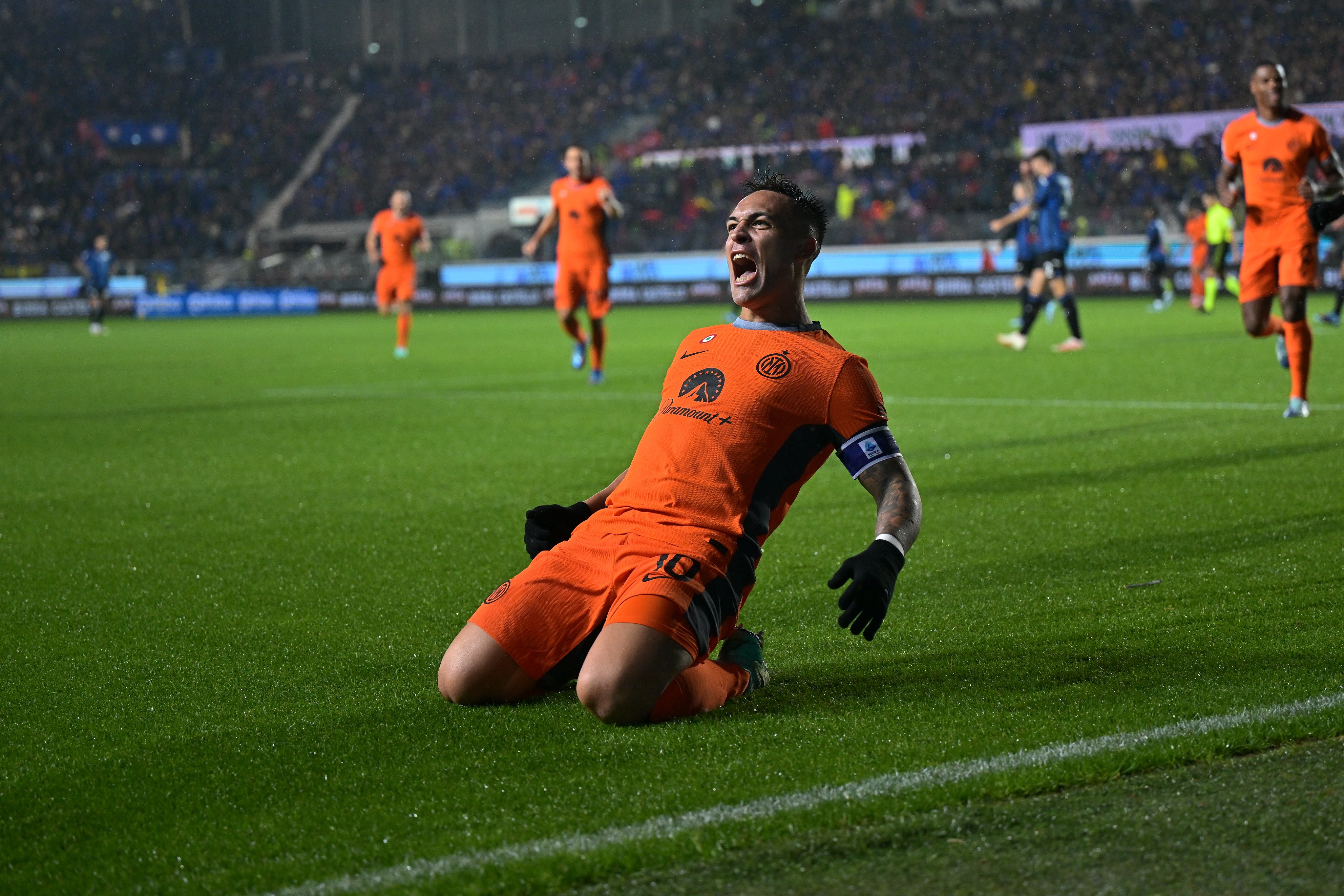 Gola&ccedil;o de Lautaro faz Internazionale vencer a Atalanta e seguir na lideran&ccedil;a da Serie A