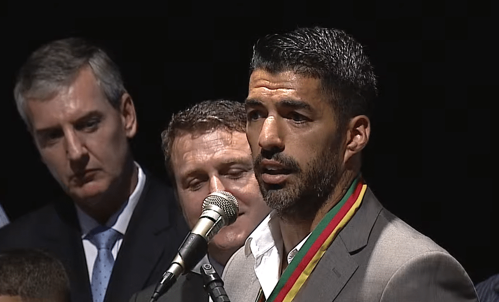 No dia em que recebe medalha do M&eacute;rito Farroupilha, Su&aacute;rez fala como se estivesse indo embora