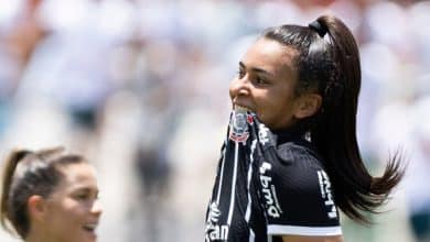 Com pouco p&uacute;blico e gramado ruim, Corinthians vence o Palmeiras na 1&ordf; semi do Paulist&atilde;o Feminino