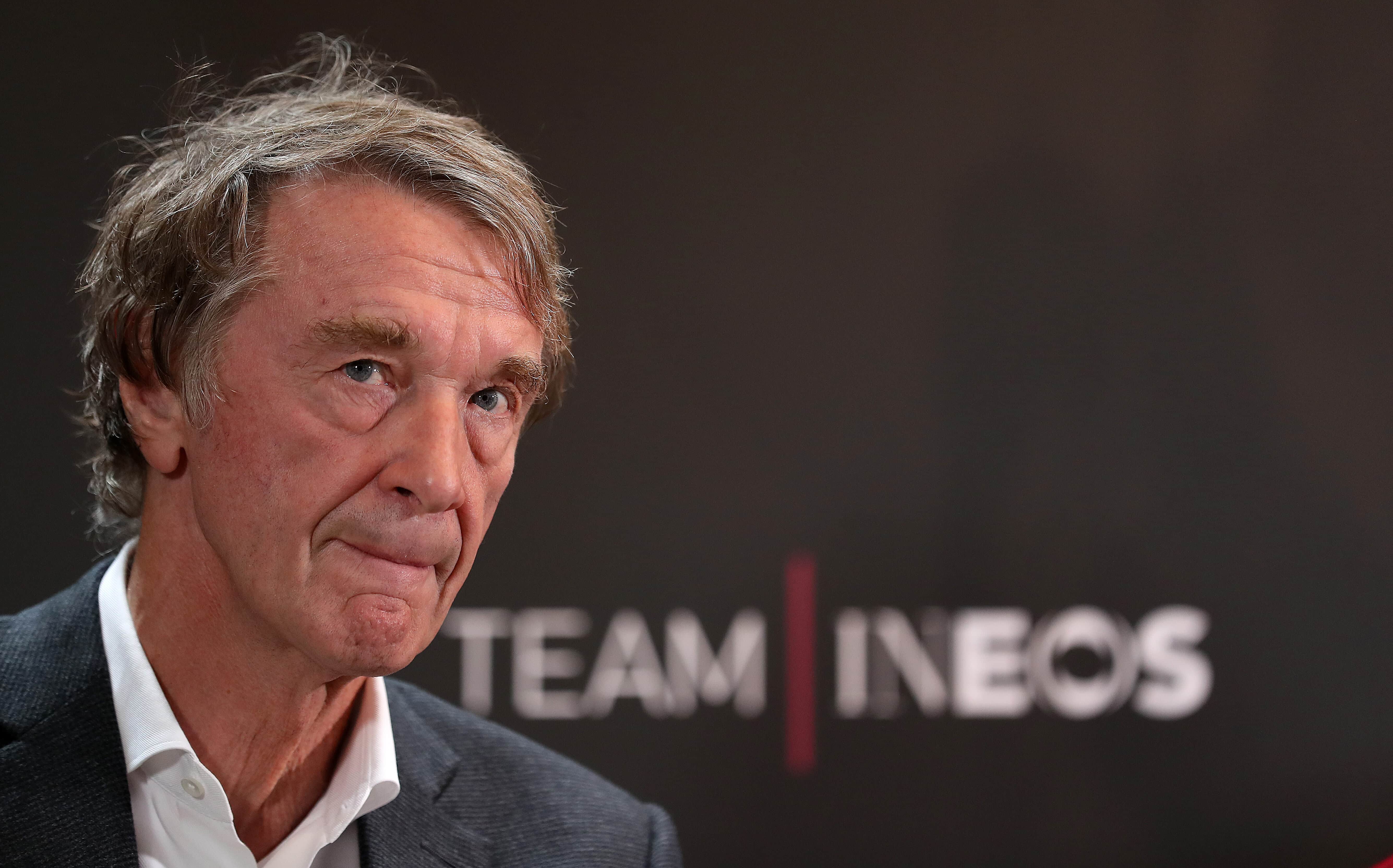 Bilion&aacute;rio Jim Ratcliffe deve cortar 300 empregos no Manchester United
