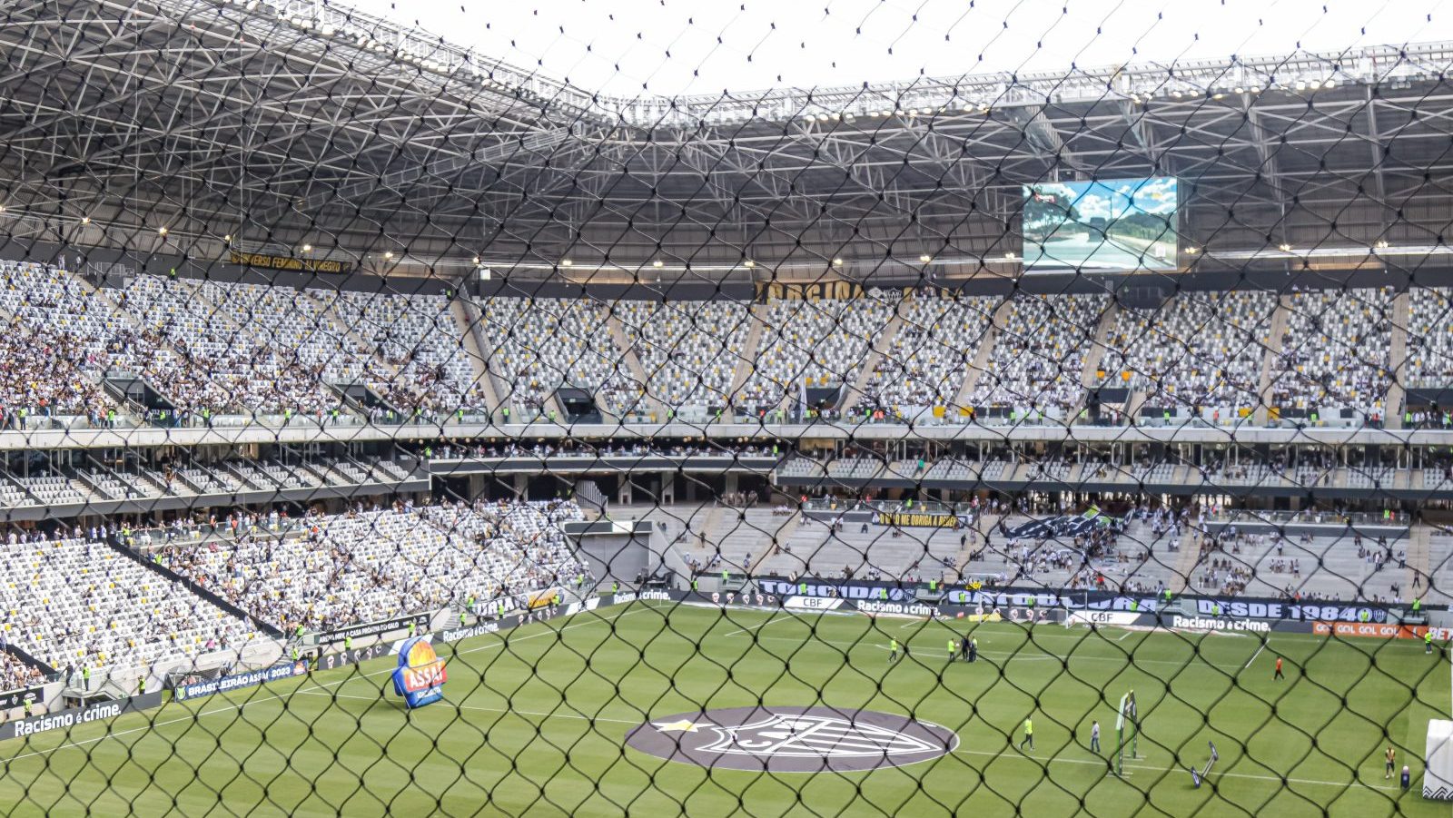 Atl&eacute;tico-MG e Cruzeiro recebem multas brandas por incidentes no cl&aacute;ssico