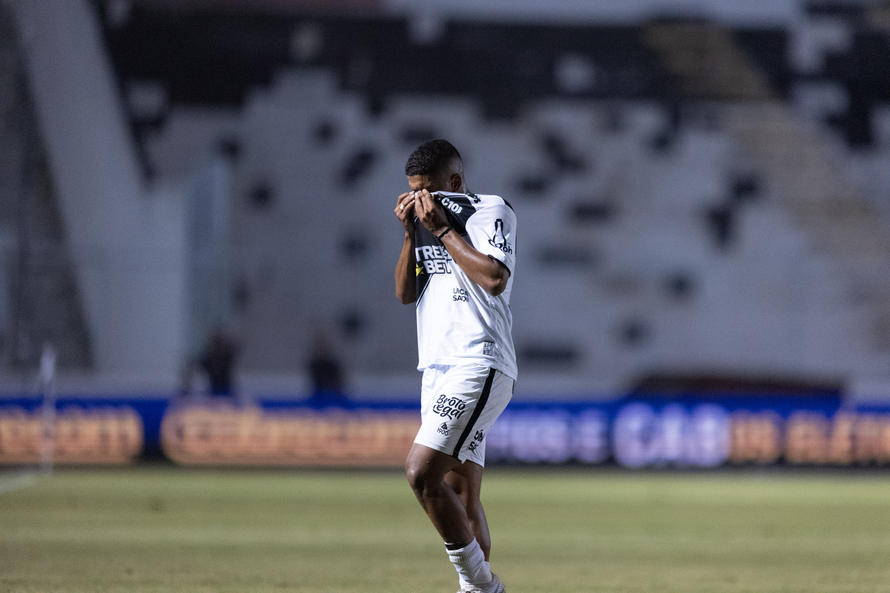 Diretoria joga Ponte Preta em calv&aacute;rio, jogadores entram em greve e buraco pode culminar&nbsp;em&nbsp;S&eacute;rie&nbsp;C