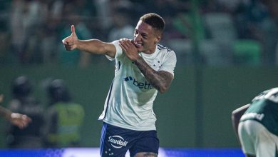 Cruzeiro perde gols, mas conta com estrela de jovem para vencer Goi&aacute;s e respirar no Brasileir&atilde;o