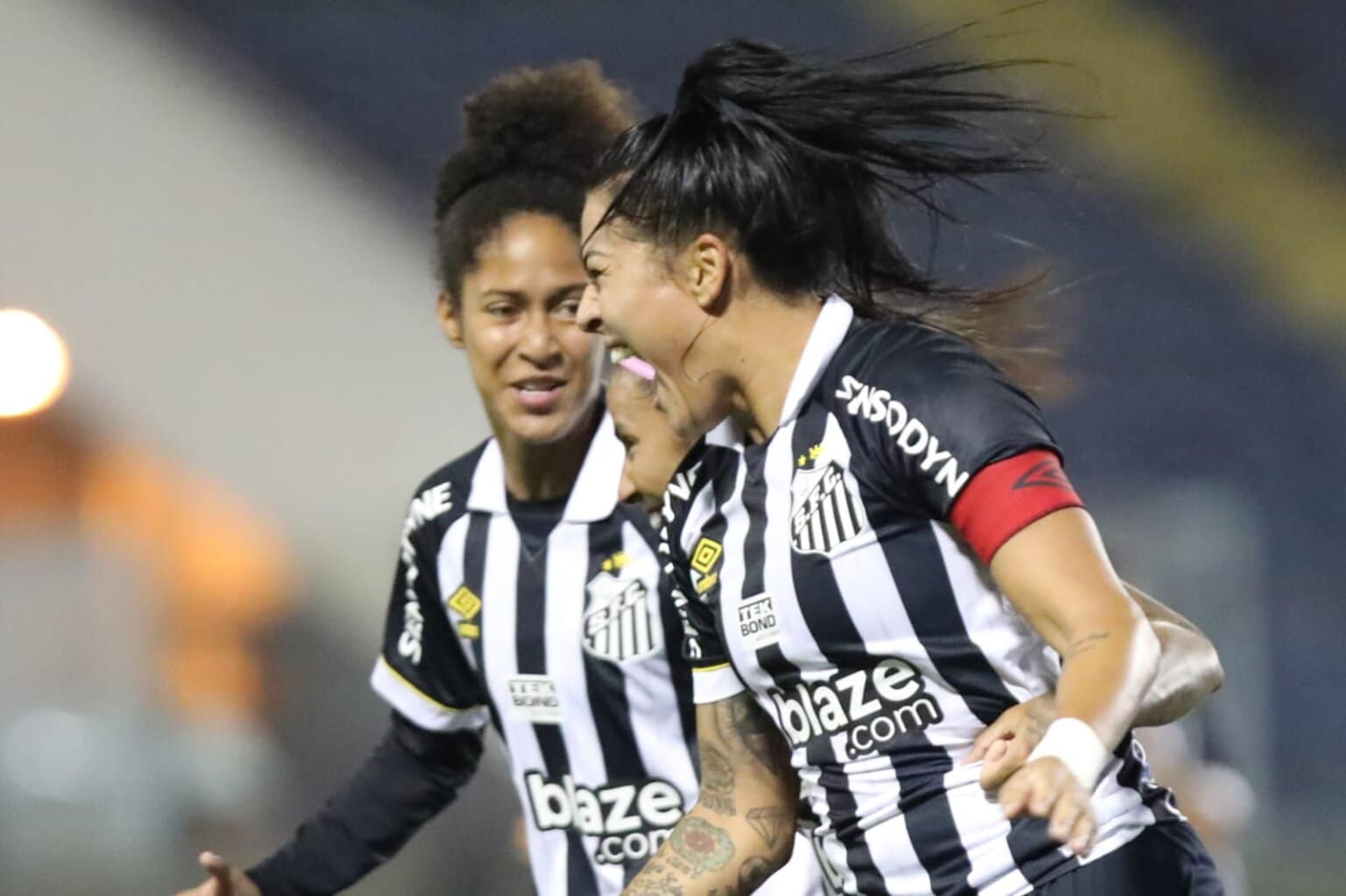 Com VAR pol&ecirc;mico, Santos vence o S&atilde;o Paulo em jogo de ida da semi do Paulist&atilde;o Feminino