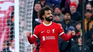 Liverpool contou mais uma vez com Salah para vencer Brentford e se manter perto do City