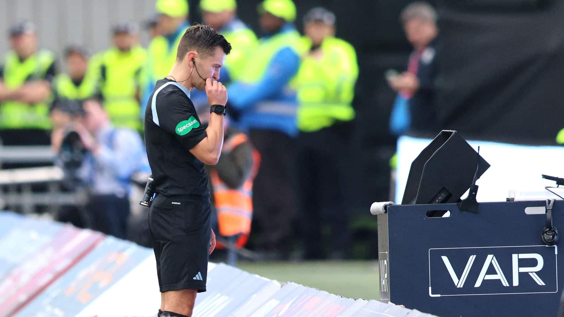 IFAB descarta liberar &aacute;udio do VAR ao vivo nos jogos: &ldquo;Seria uma experi&ecirc;ncia ca&oacute;tica&rdquo;