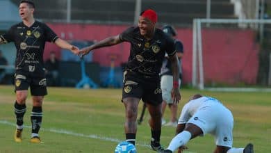 Vit&oacute;ria mostrou a for&ccedil;a de um campe&atilde;o e, com gola&ccedil;o de Osvaldo, complicou o Sport