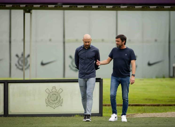Suspensão de Duílio torna sua despedida do Corinthians tão melancólica quanto seu mandato