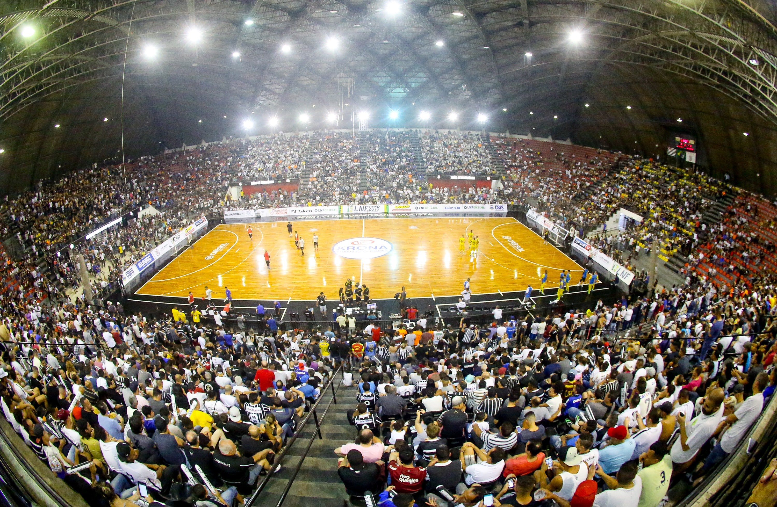 Elei&ccedil;&atilde;o do Corinthians vira guerra, gera medo e chapas contratam at&eacute; seguran&ccedil;as particulares