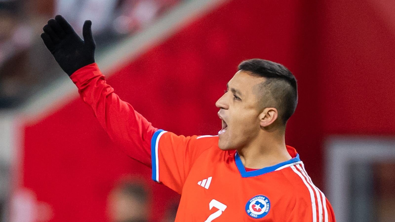 Alexis S&aacute;nchez exp&otilde;e estrutura de &lsquo;terceira categoria&rsquo; do Chile e crise vai al&eacute;m do campo