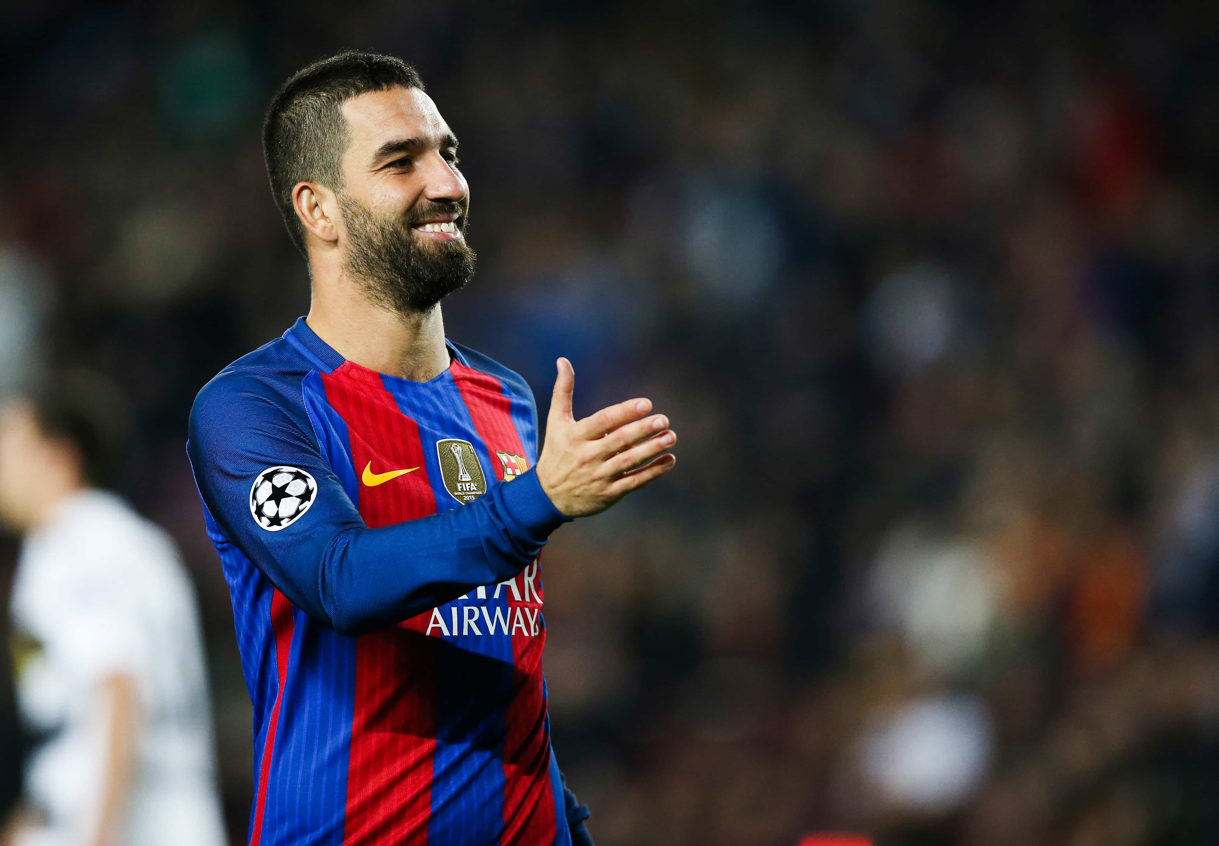 Como Arda Turan foi de milion&aacute;rio a pobre em pesadelo financeiro