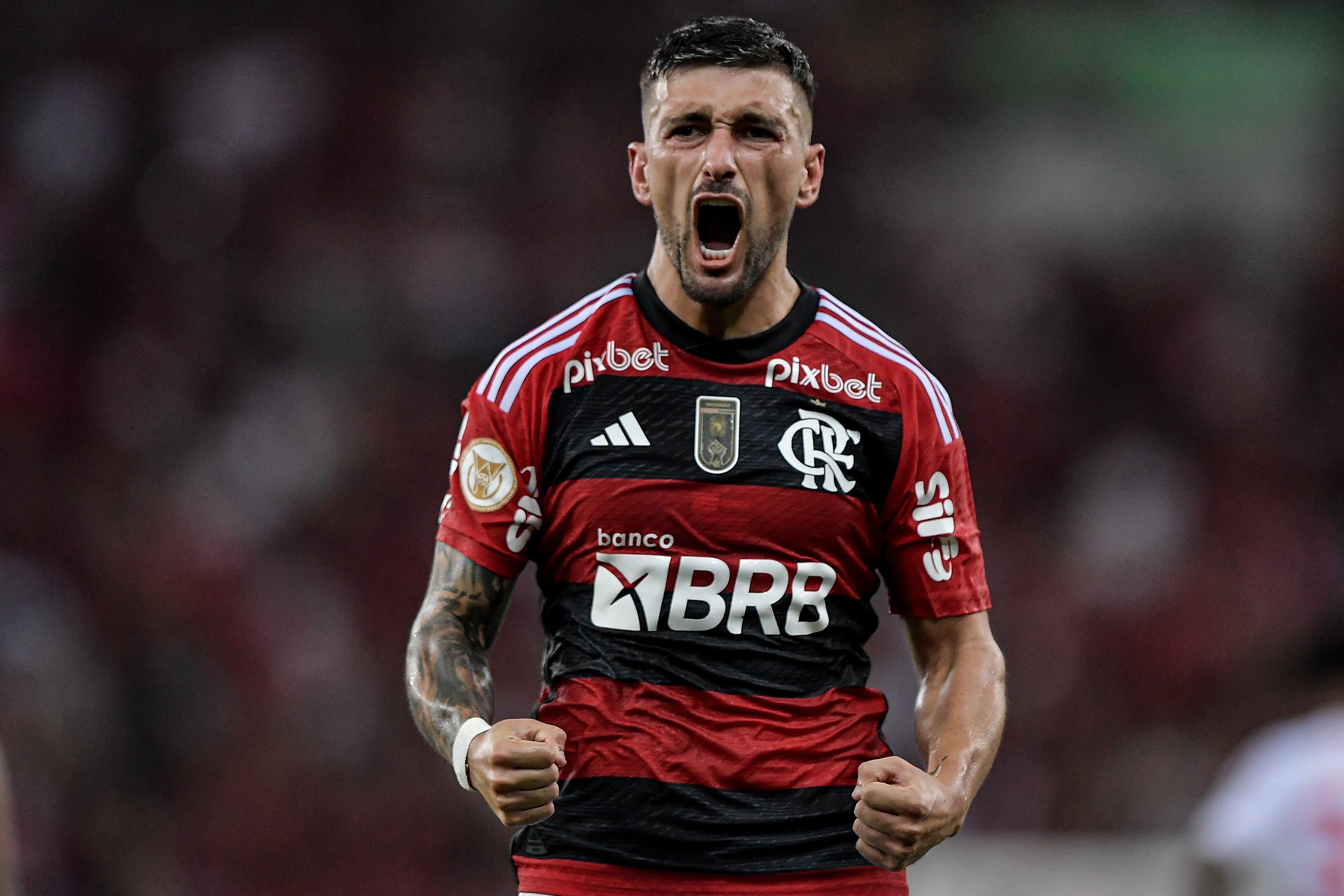 Flamengo supera oscila&ccedil;&atilde;o para vencer o Bragantino e se colocar de vez na briga pelo t&iacute;tulo