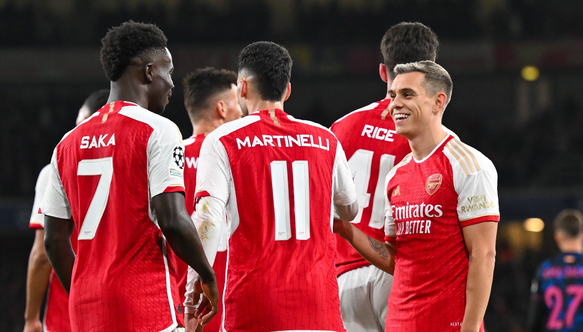 Com Martinelli e Saka infernais, o Arsenal n&atilde;o tomou conhecimento do Sevilla