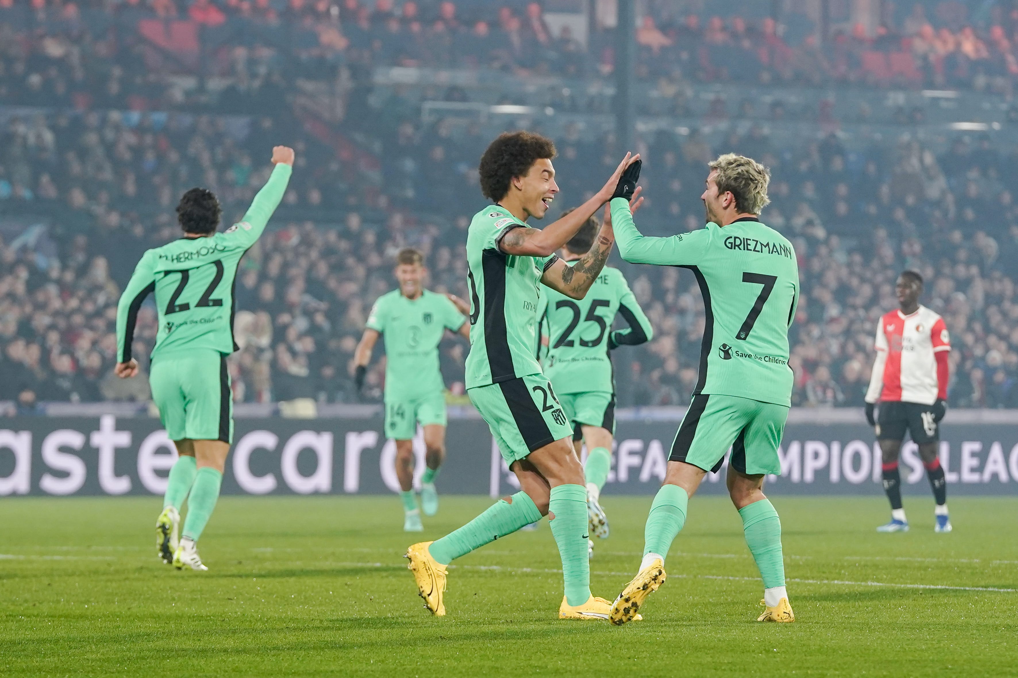 Feyenoord insiste em ajudar Atl&eacute;tico de Madrid a garantir oitavas da Champions e, de quebra, classifica a Lazio