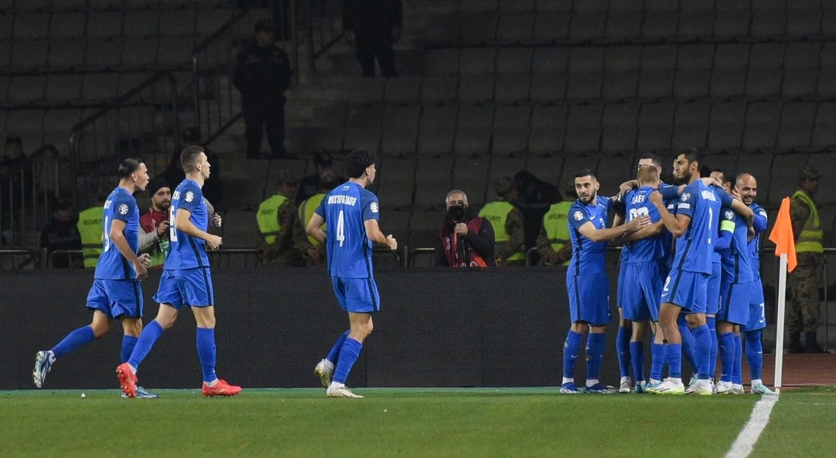 O Azerbaij&atilde;o imp&ocirc;s um dos maiores vexames da hist&oacute;ria da Su&eacute;cia: 3&times;0, com gol at&eacute; do meio do campo