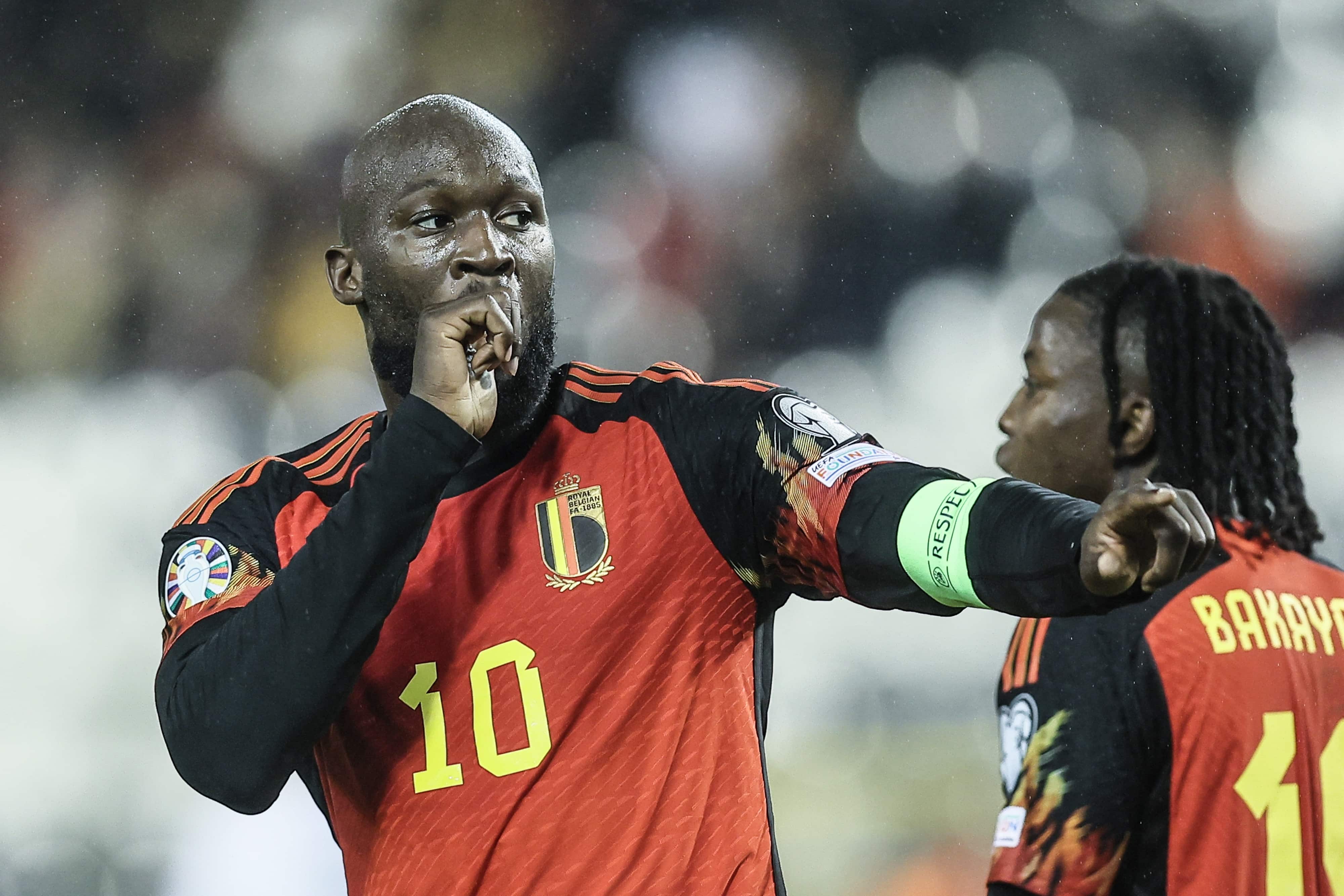 Lukaku d&aacute; show com &lsquo;poker, e B&eacute;lgica garante cabe&ccedil;a de chave da Euro 2024