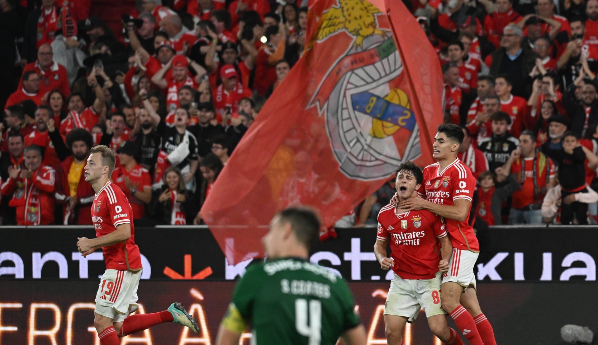 Um cl&aacute;ssico para a hist&oacute;ria: Benfica arranca uma alucinante virada nos acr&eacute;scimos sobre o Sporting