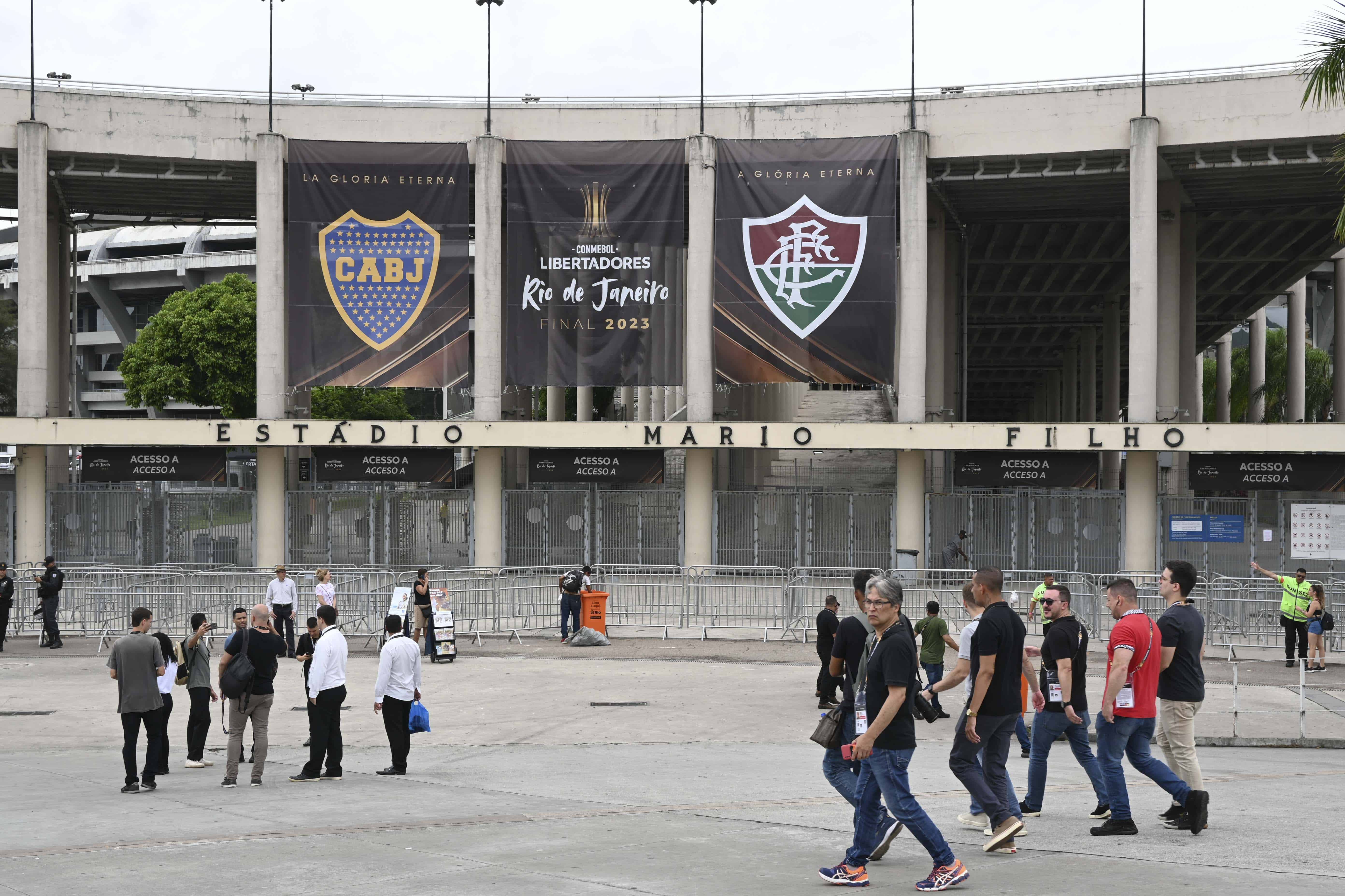 O &oacute;bvio aconteceu, e a seguran&ccedil;a p&uacute;blica carioca n&atilde;o impediu o tumulto de torcedores antes de Boca Juniors x Fluminense