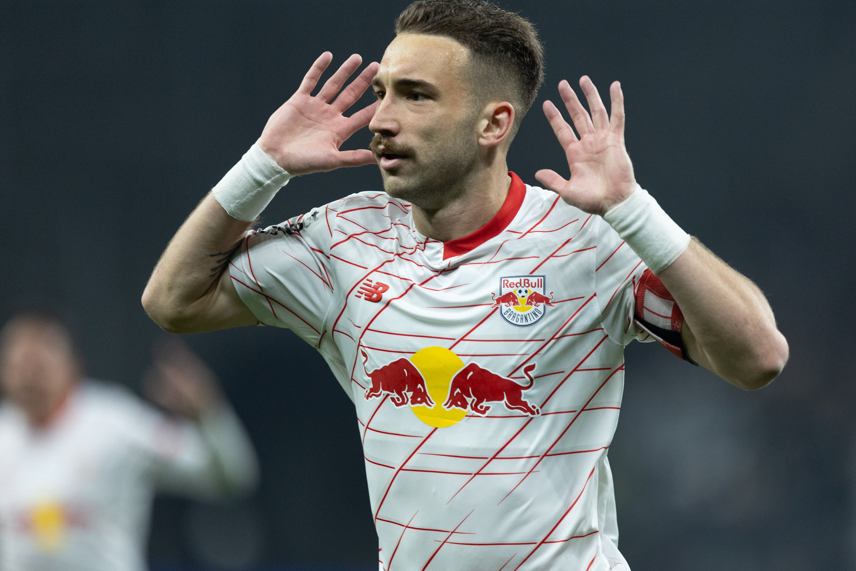 Prov&aacute;vel chegada de L&eacute;o Ortiz deixa o Flamengo bem servido em todos os setores