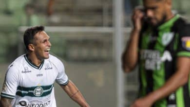 Brasileir&atilde;o conhece 1&ordm; rebaixado: Am&eacute;rica-MG leva baile do Coritiba e confirma s&eacute;tima queda