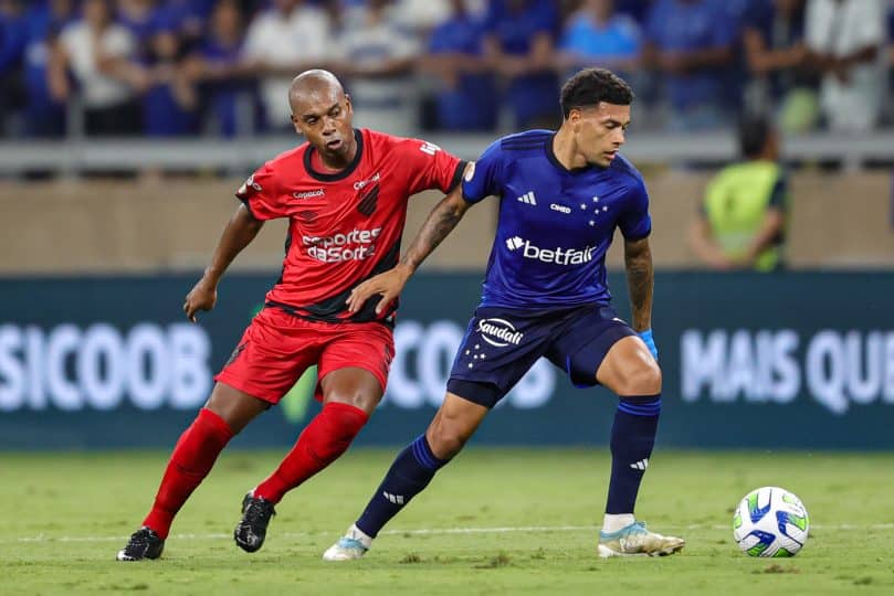 ‘Lei do ex’ funciona com Vitor Roque, mas Matheus Pereira desencanta e Cruzeiro e Athletico-PR empatam