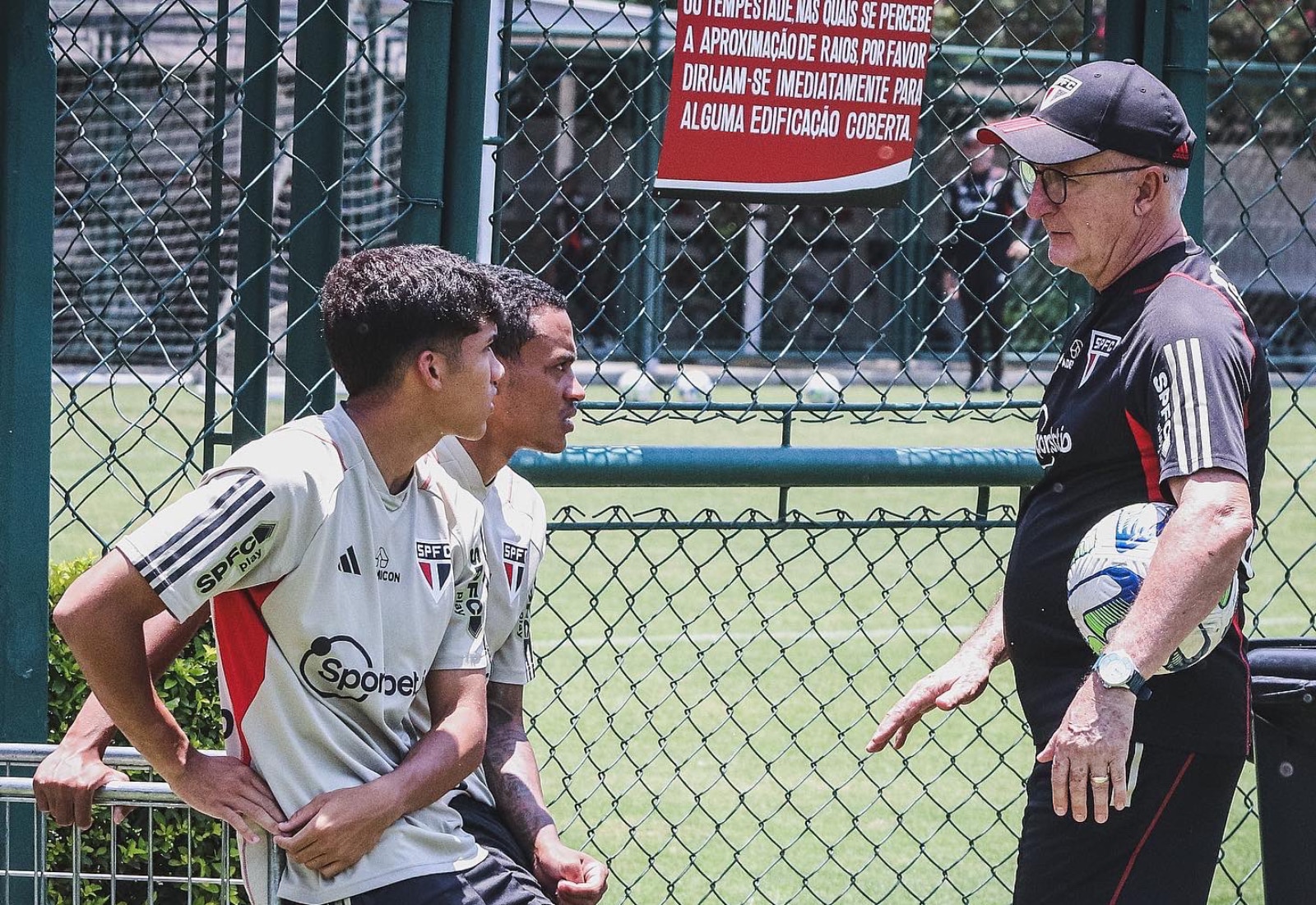 Entenda por que Dorival n&atilde;o deve dar chances a novos garotos do S&atilde;o Paulo no Brasileir&atilde;o