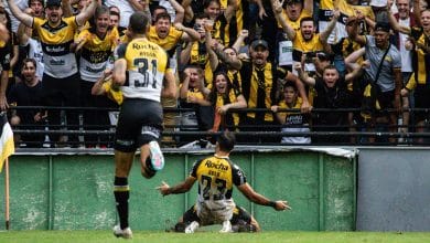Sedento pelo acesso, Crici&uacute;ma amassa Botafogo-SP e retorna &agrave; S&eacute;rie A ap&oacute;s nove anos