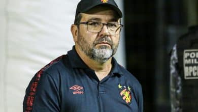 Sa&iacute;da de Enderson Moreira a uma rodada do fim da S&eacute;rie B escancara encruzilhada que o Sport se meteu