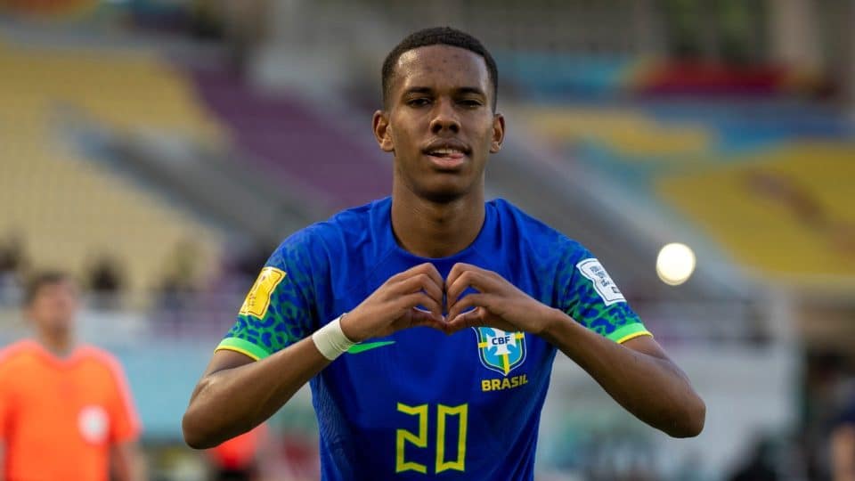 Barcelona terá reunião para ficar (ainda mais) perto de Estevão, mas Palmeiras adota cautela com joia