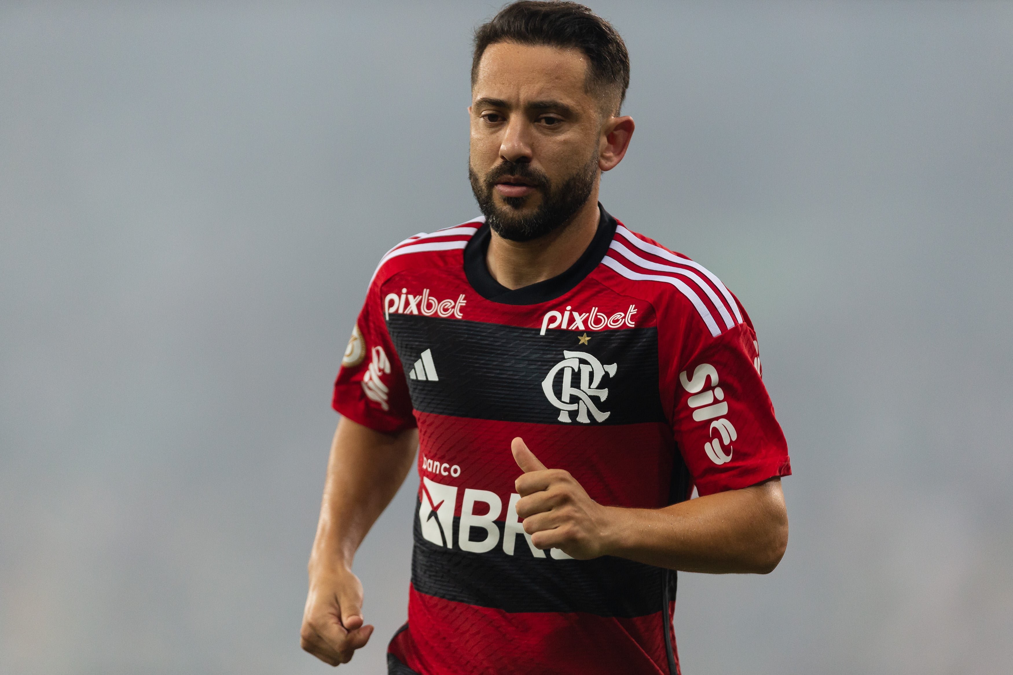 Flamengo mant&eacute;m planejamento por renova&ccedil;&otilde;es e vive reta final em busca de defini&ccedil;&otilde;es