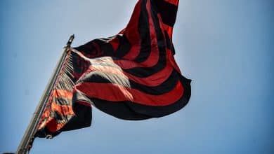 Flamengo completa 128 anos com felicita&ccedil;&otilde;es de rubro-negros e burburinho de Gabigol