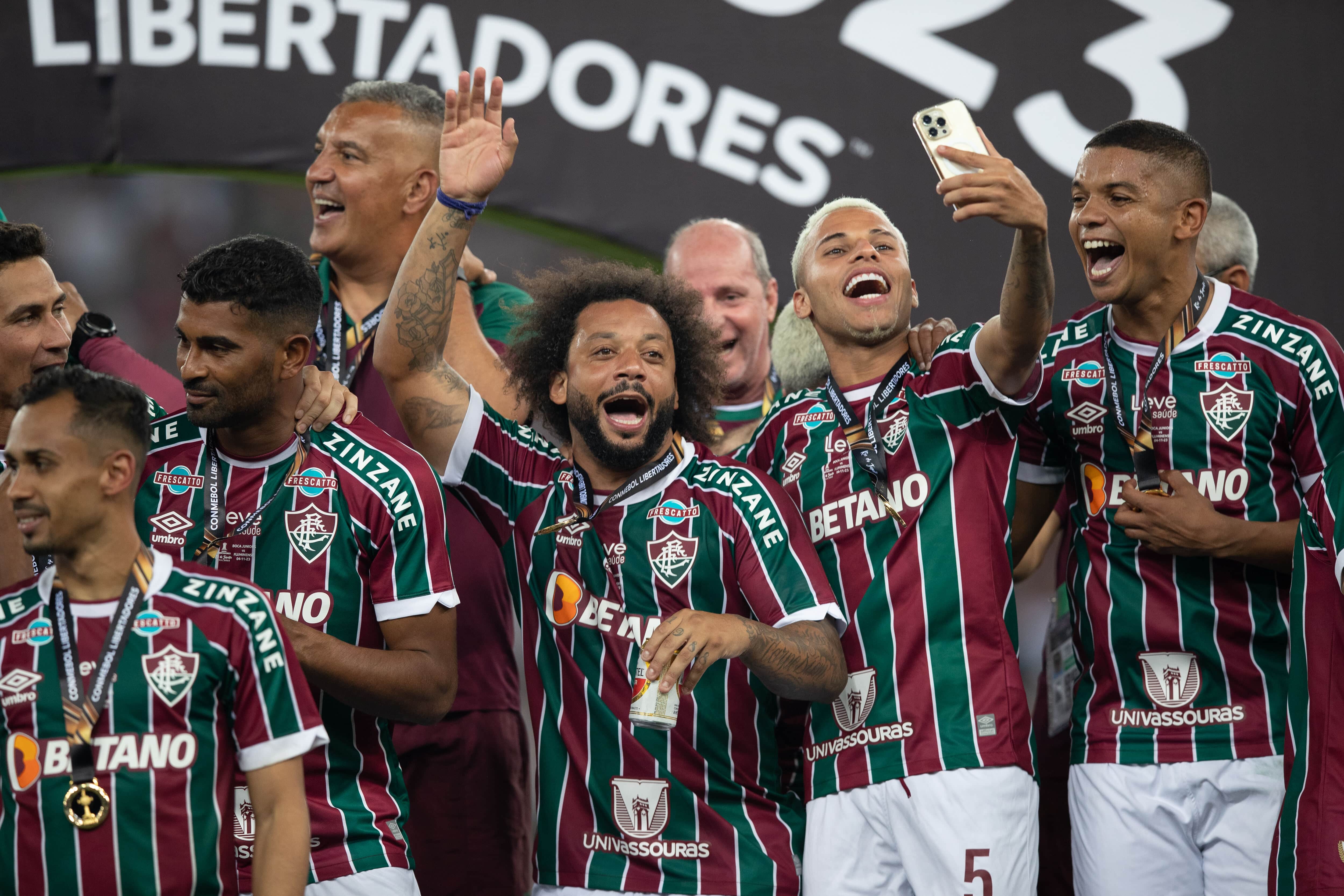Marcelo em jogo, promessa paga e provoca&ccedil;&atilde;o a rival: o dia do Fluminense ap&oacute;s a conquista da Libertadores