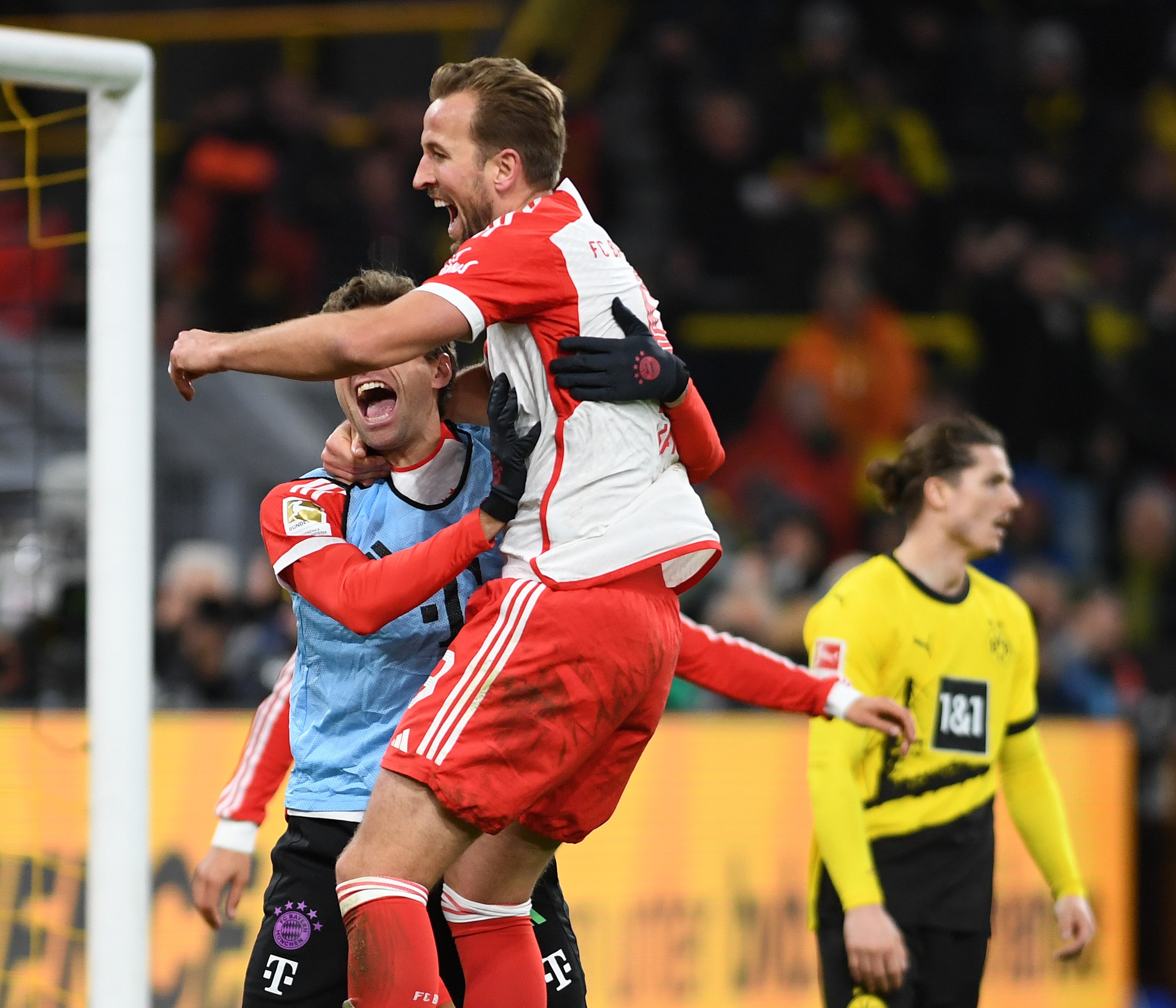 Bayern mant&eacute;m freguesia do Dortmund com hat-trick de Kane, novo artilheiro da Bundesliga