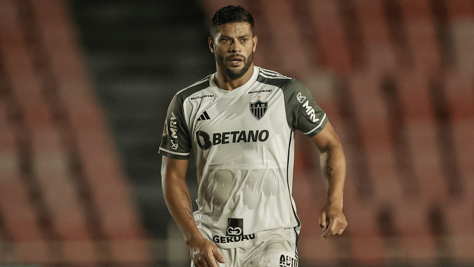 &Aacute;rbitro relata ofensas de Hulk, que alega &lsquo;cabe&ccedil;a quente&rsquo; e volta atr&aacute;s sobre deixar o Atl&eacute;tico-MG